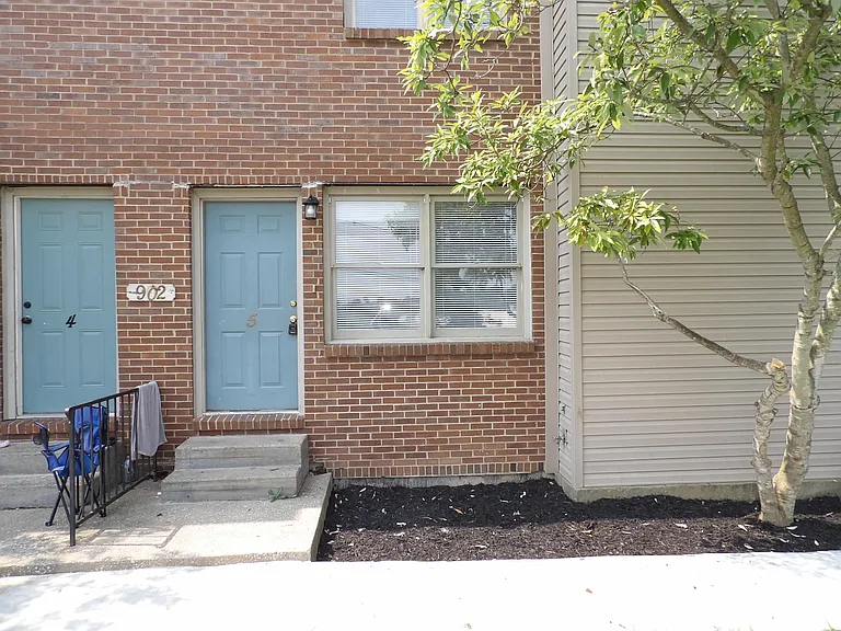 902 Plaza Dr #5 — Photo 3