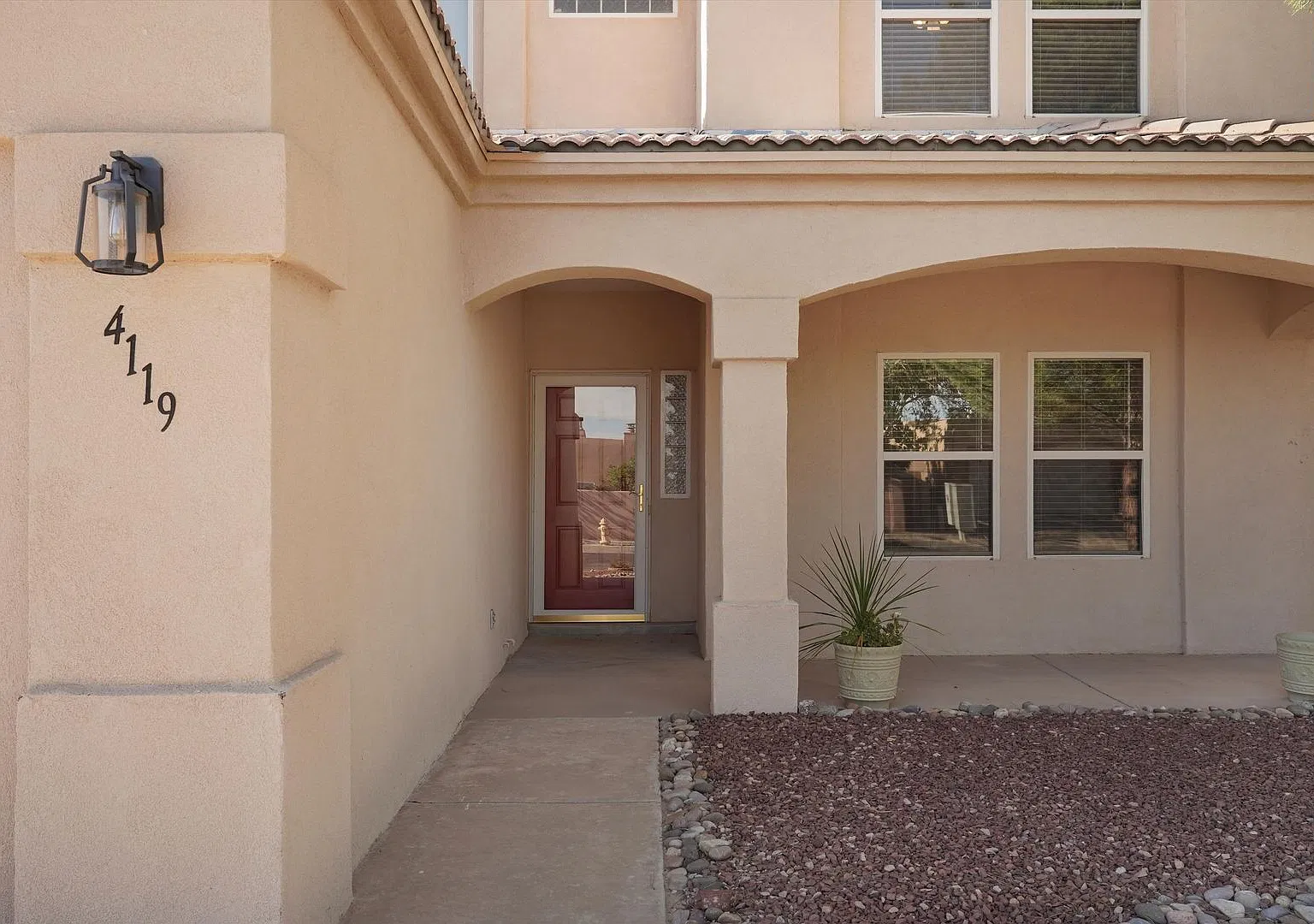 Spacious 3BR/3BA Home for Rent | NW Albuquerque | Convenient location and Charm — Photo 3