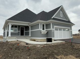 9065 Mills Ln, Chanhassen, MN 55317