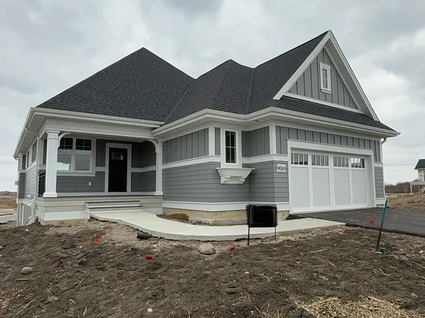 9065 Mills Ln, Chanhassen, MN 55317