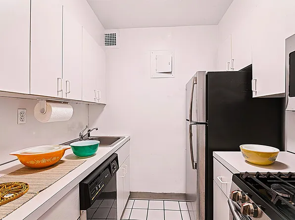 155 East 34th Street image 4 of 5