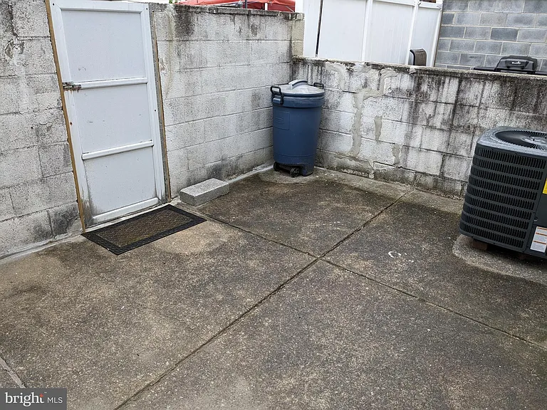143 Gladstone St — Photo 13
