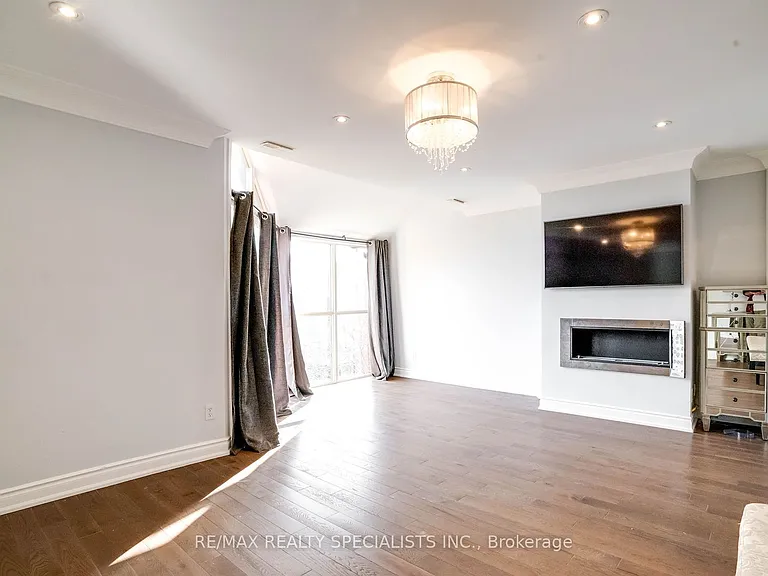 100 Arbors Ln #Townhouse 5 — Photo 6