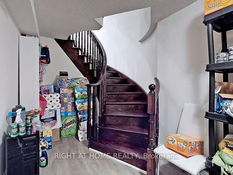95 Lensmith Dr #MAIN AND UPPER FLOOR — Photo 32