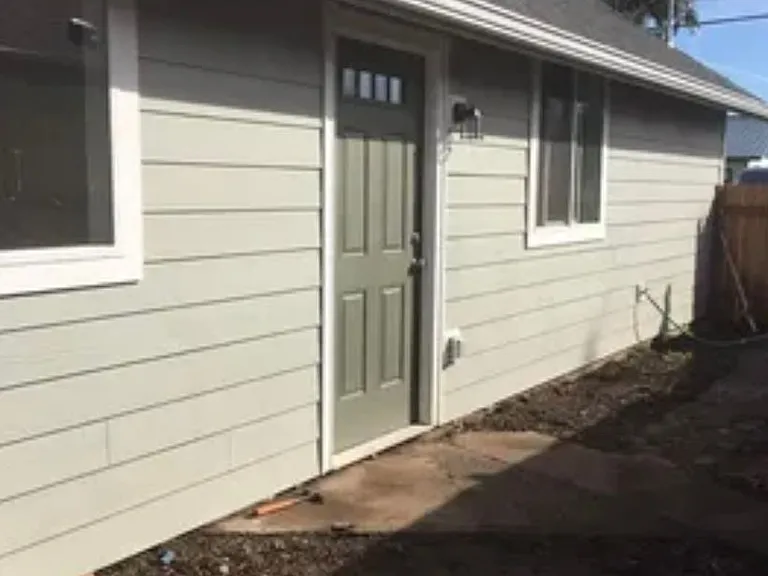725 Russell Dr — Photo 1