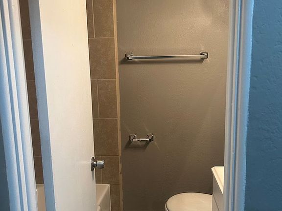 5th image of 1018 Forest Ct APT 4