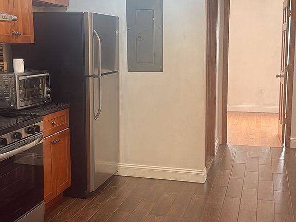3rd image of 1605 Parrish St Floor 2