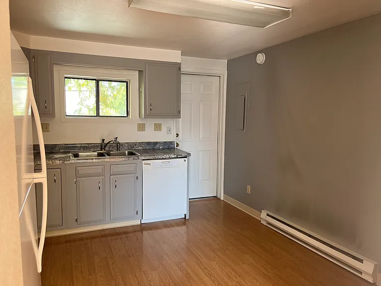 1224 Maple St — Photo 3
