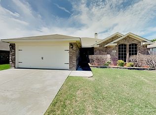 561 Reagan Ln, Burleson, TX 76028