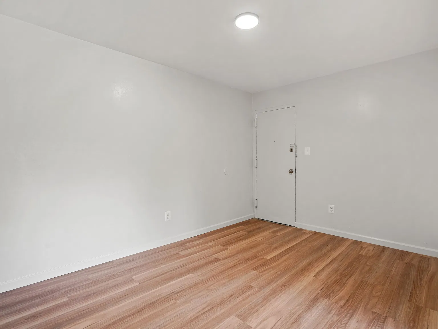 6 bed, 1900 sqft, $6,000 — Photo 3
