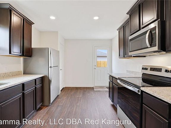 3rd image of 104 Maywood Ln