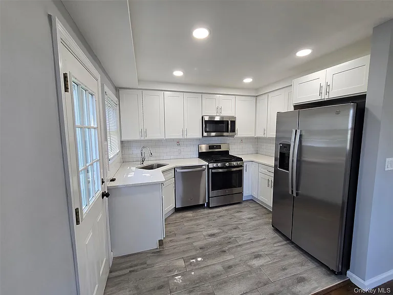 754 Park Ln S — Photo 2