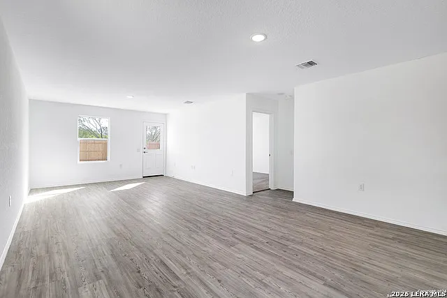 3 bed, 2.0 bath, 1450 sqft, $1,500 — Photo 4
