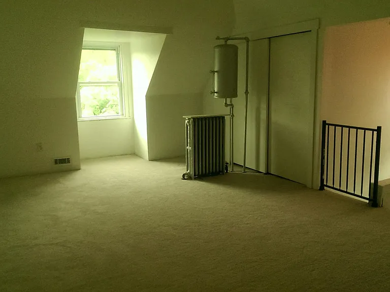 Fourth bedroom third floor.