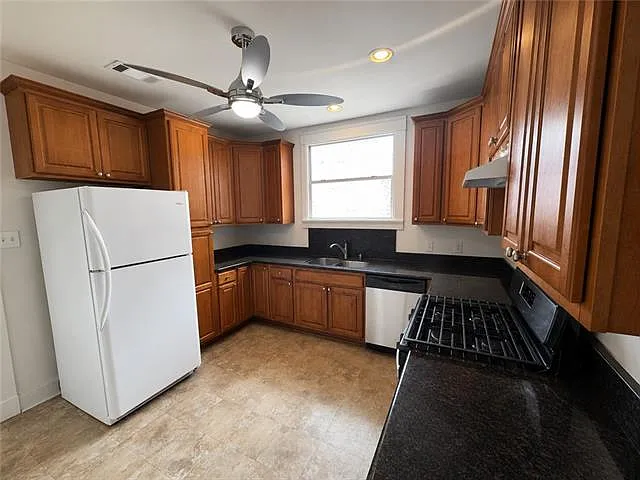 838 Weiblen Pl — Photo 4