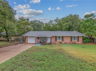 2605 Wayside Dr, Bryan, TX 77802
