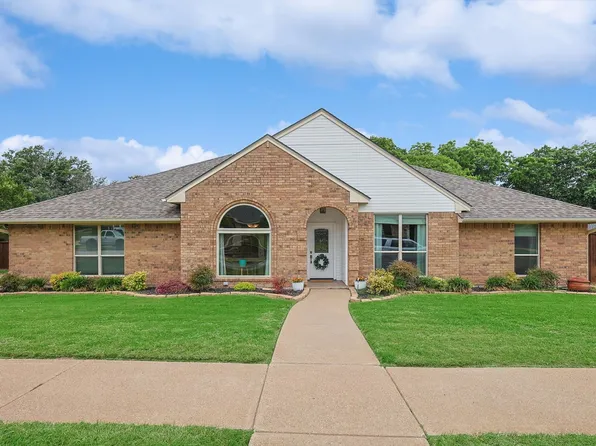 1105 Hidden Oaks Dr, Bedford, TX 76022