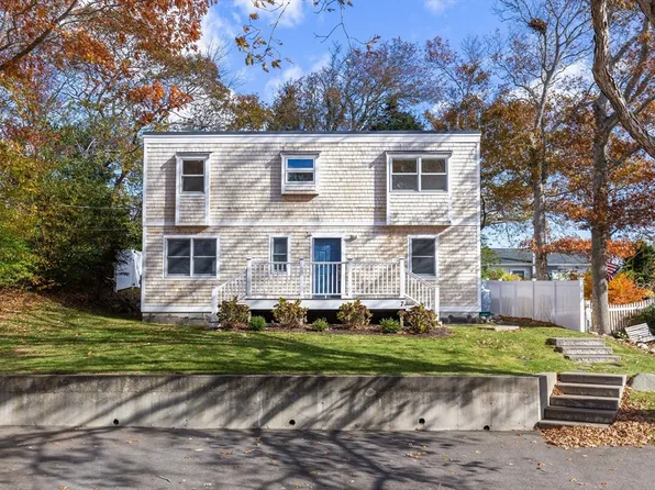 7 Windsor Dr, Plymouth, MA 02360
