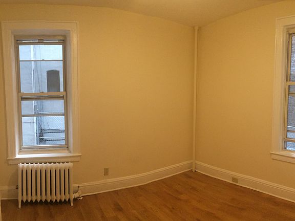 3rd image of 3318 31st Ave APT 1R