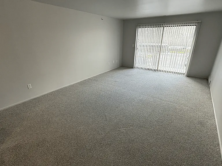 Prentiss Pointe Apartments — Photo 102
