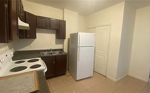 4th image of 9116 Fig St