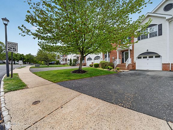 3rd image of 33 Heron Court
