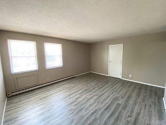 4th image of 2207-2231 Brookdale Ln #2220