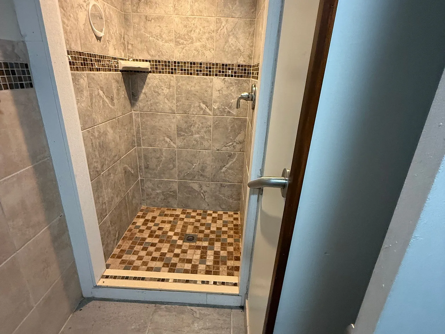 14001 Bedford Rd NE — Photo 1