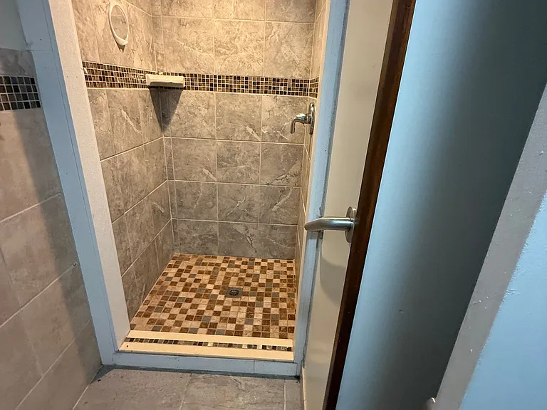 14001 Bedford Rd NE — Photo 1