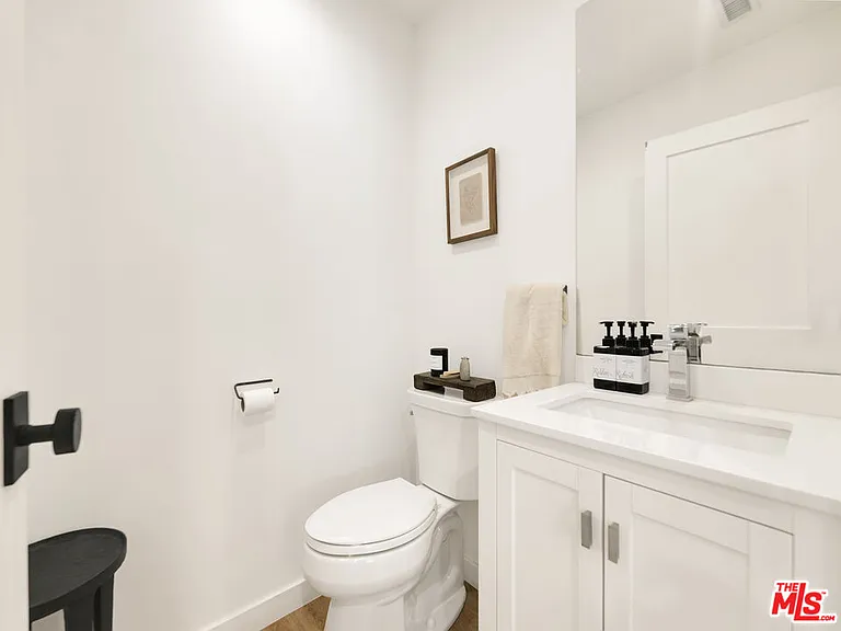 13506 Chandler Blvd — Photo 14
