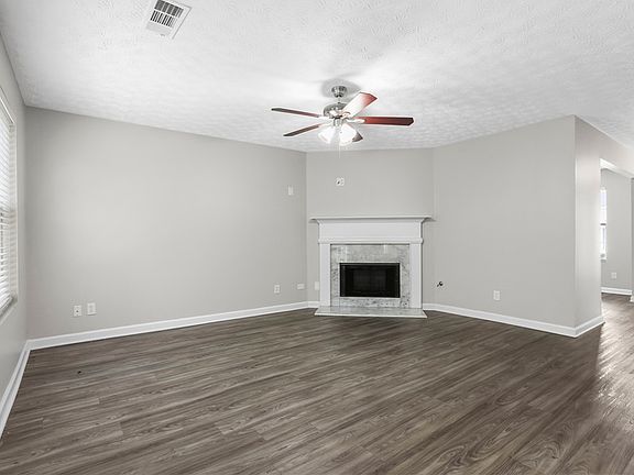 4th image of 879 Stonebridge Cres