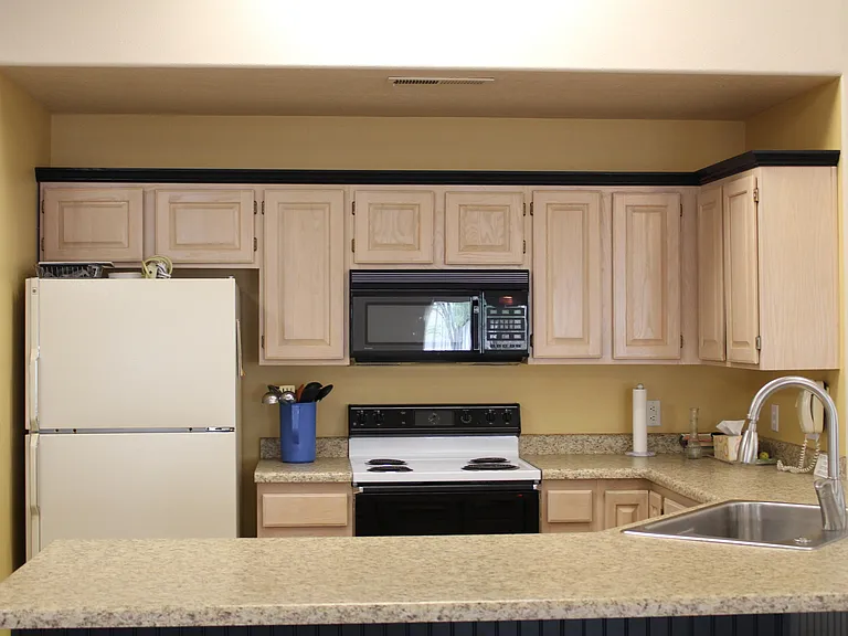 210 N Mall Dr — Photo 29