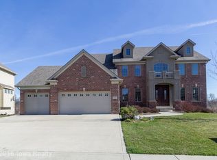 15214 Ridgemont Dr, Urbandale, IA 50323
