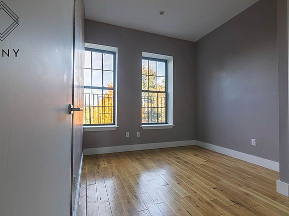 4th image of 1020 Park Pl #4B