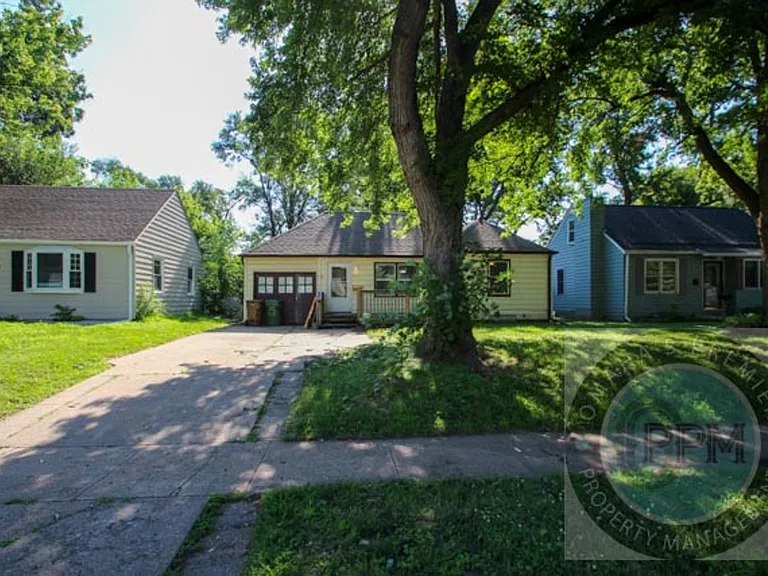 2409 Washington St — Photo 1
