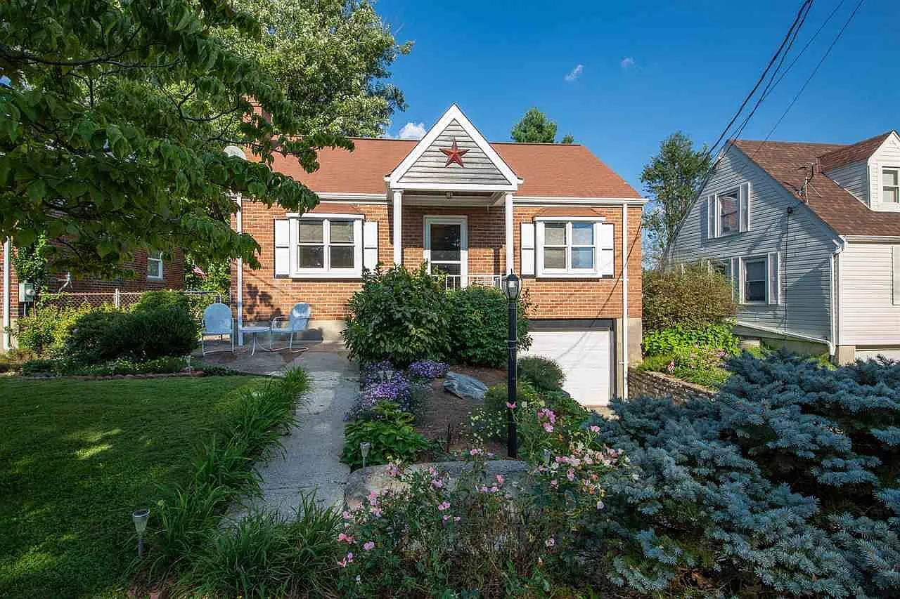 25 Eastern Ave photo 1
