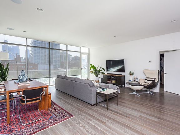 5th image of 858 N Franklin St APT 502