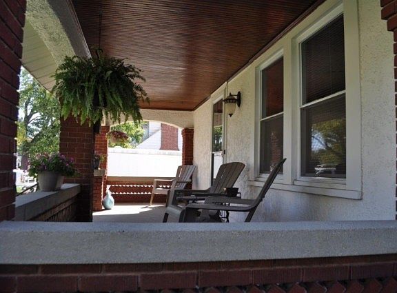 3rd image of 1571 Nelson Ave