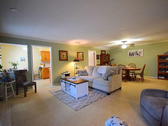 5th image of 3500 Victoria Ave APT 201
