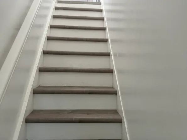 375 Ross Ave Floor 2, Staten Island, NY 10306