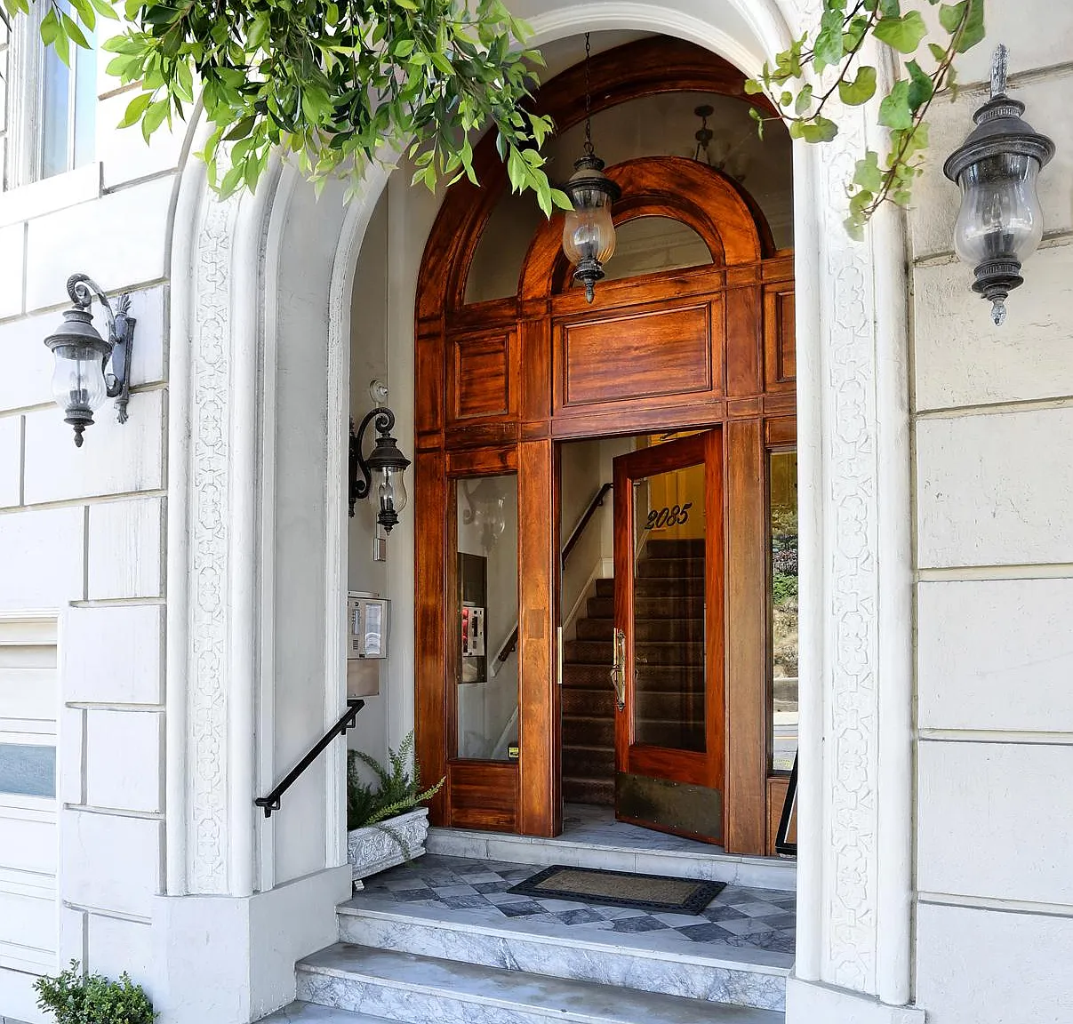 2085 Sacramento St — Photo 2