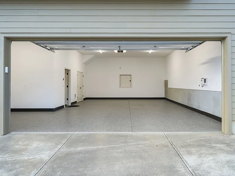 NW Victory Ave — Photo 51