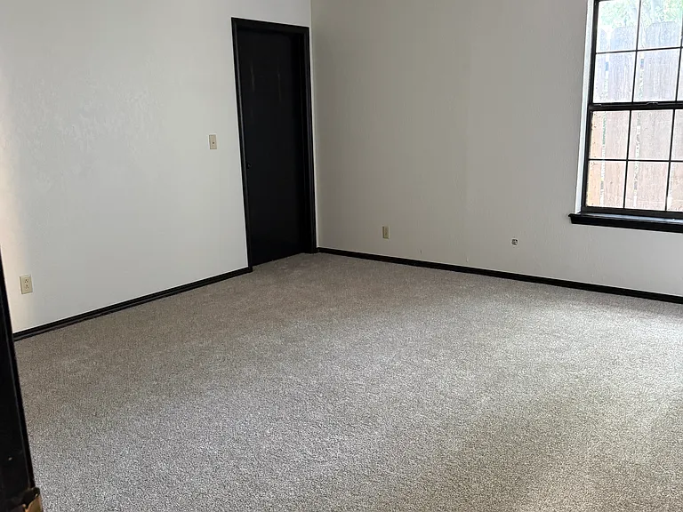 3922 Westminster Dr — Photo 10
