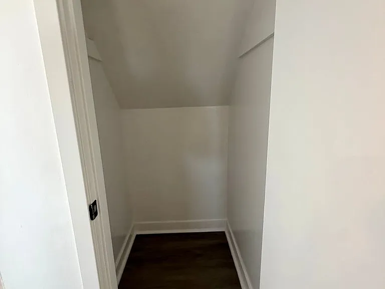901 E Claremont St — Photo 15