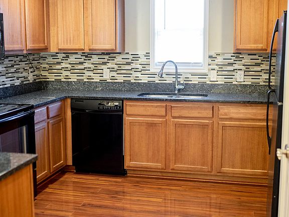 3rd image of 36 Fuller Cir