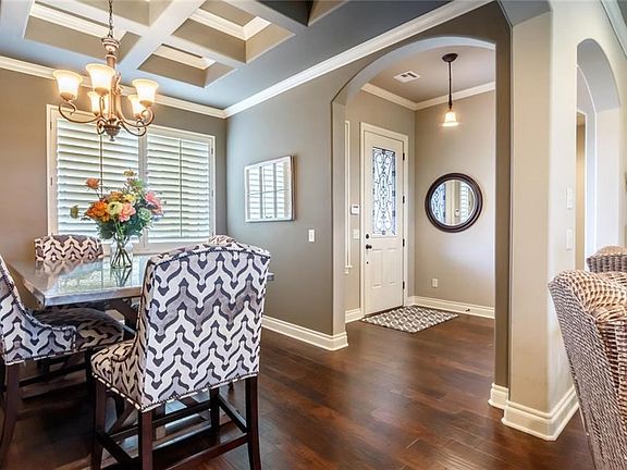 Stunning formal dining ceiling, crown mold and hardwood flooring.