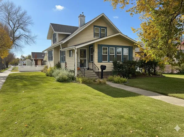 124 13th Ave SW, Aberdeen, SD 57401