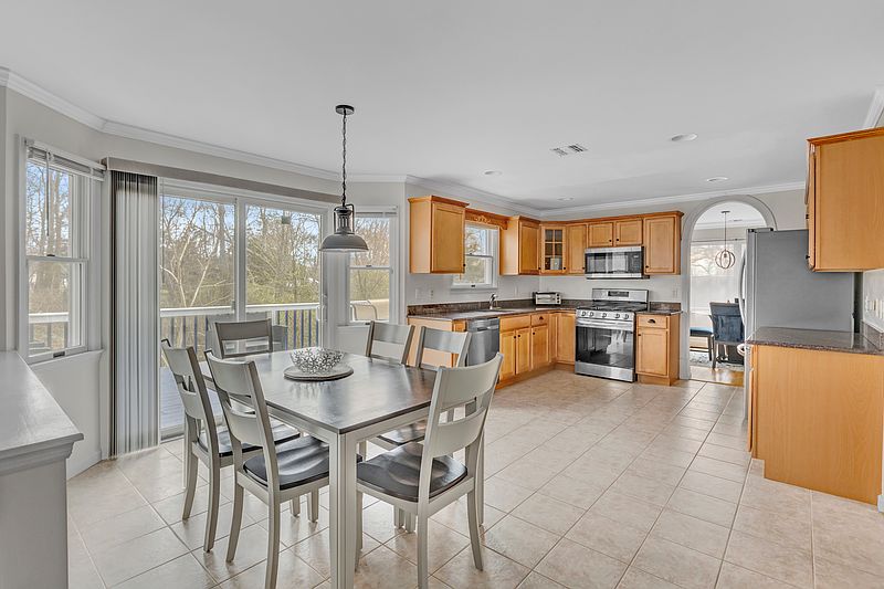 26 Seacove Ln, Riverhead, NY 11901 | Out East