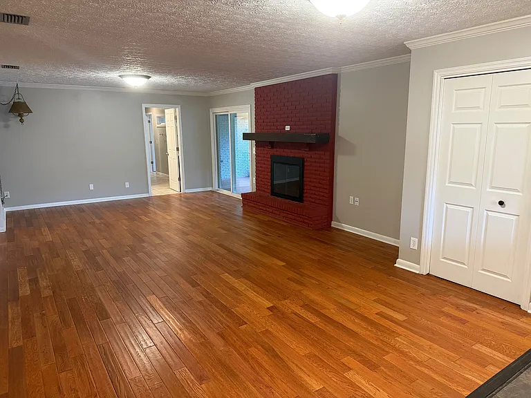 2374 Stafford Dr — Photo 17