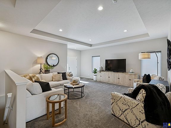 4th image of 3840 Cabo Dr